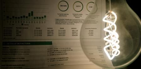 Una factura del precio de la luz en una imagen de archivo