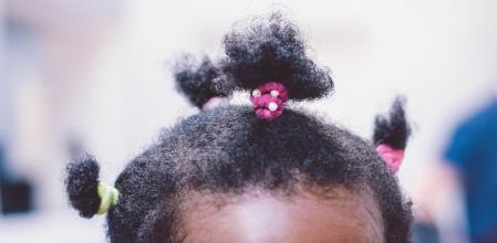 Peinado recogido de niña