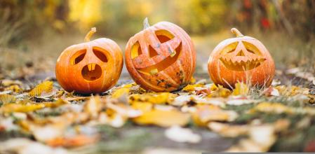 Si te gusta disfrutar del terror en vivo, los parques de atracciones son una excelente opción para visitar en Halloween