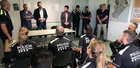 Los diez nuevos agentes durante el acto de presentación