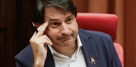 BARCELONA, 16/09/2022.- El diputado de JxCat en el Parlament Francesc de Dalmases comparece en comisión para dar explicaciones por abroncar a una periodista, después de las comparecencias del director de TV3, Sigfrid Gras. EFE/ Quique García