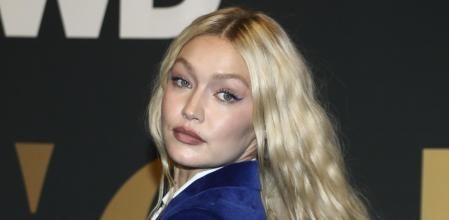 La modelo Gigi Hadid en los Premios Women's Wear Daily (WWD)