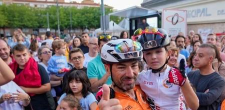 Pablo y su padre José Luis López, quién ha recorrido 1.000 kilómetros esta edición.&nbsp;