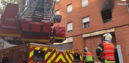 Muere un hombre y rescatan a tres vecinos en el fuego en un edificio de Puente de Vallecas, en Madrid
EMERGENCIAS MADRID
  (Foto de ARCHIVO)
12/09/2022