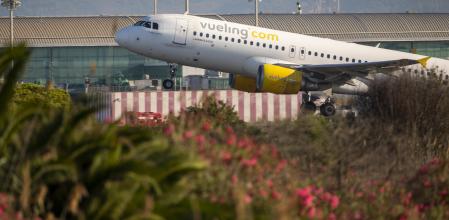 Un avión de Vueling en el aeropuerto de Barcelona