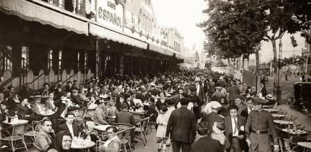 La terraza del Café Español en plena ebullición.