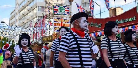 Imágenes de una edición anterior del Benidorm Fancy Dress Party, que en 2019 llegó a reunir a cerca de 50.000 personas a mediados de noviembre en la ciudad turística.