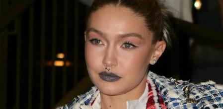 Gigi Hadid con un séptum en los premios CFDA