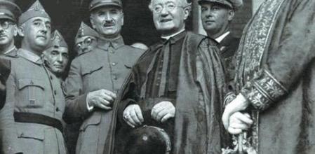Franco (izq), Queipo de Llano (centro) y el Cardenal Illundáin en 1937 en el Ayuntamiento de Sevilla