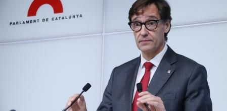El primer secretario del PSC, Salvador Illa, en rueda de prensa en el Parlament