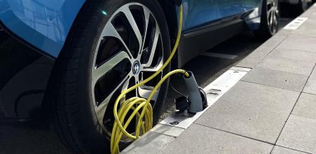 La solución de Rheinmetall se puede integrar fácilmente en calles y estacionamientos existentes.