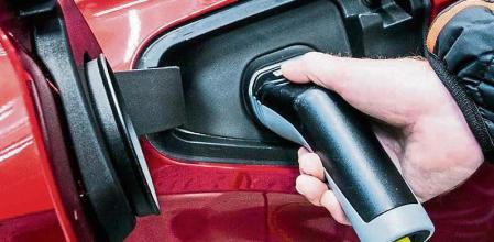 foto XAVIER CERVERA 15/12/2021 Cupra Seat SA inaugura un centro de invetigacion y desarrollo de baterias unico en el sur d Europa la compania ha invertido mas de 7 millones d euros en el Test Center Energy TCE (interior) q desarrollara y testeara sistemas d energia para coches electricos e hibridos enchufables con una superficie d 1500m2 y una capacidad d ensayo d hasta 1,3 megavatios ,el centro permite probar modulos d celdas ,baterias y vehiculos electricos (coche moto electricos enchufables) Martorell, provincia Barcelona