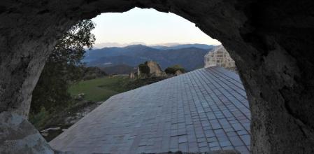 Explorando el castillo de Besora.