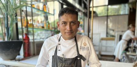 El chef Israel Loyola en el hotel Cotton House de Barcelona