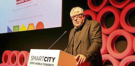 L’alcalde de Cornellà i vicepresident executiu de l’AMB, Antonio Balmón, durant la seva intervenció a l'Smart City Expo