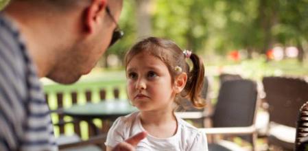 La sobreprotección es una de las características fundamentales de padres y madres tóxicos