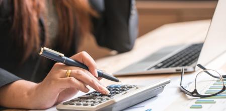 Una emprendedora hace cuentas
