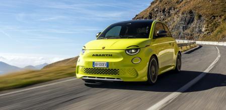 El nuevo Abarth 500e estará disponible con carrocería cerrada hatchback y descapotable&nbsp;&nbsp;