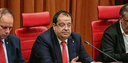 El conseller de Interior Joan Ignasi Elena, comparece en la comisión de Interior del Parlament.