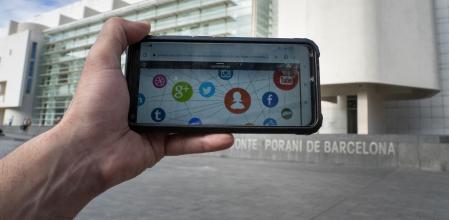 Tema per Cultura sobre com les entitats culturals estan veient tots els canvis que passen a Twitter i, a rel dáixo, com gestionen aquesta i les seves altres xarxes socials.