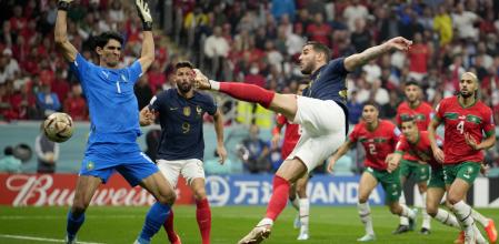 Francia marcando el 1-0 ante Marruecos