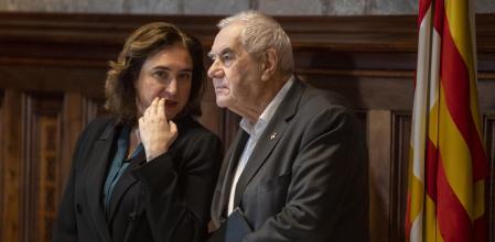 FOTO: MANÉ ESPINOSA. ACUERDO POLÍTICO  DE  JAUME COLLBONI DE PSC, ADA COLAU DE BCN COMU, ERNEST MARAGALL DE ERC Y ELSA ARTADI DE JUNTS X CATALUNYA DE LOS NUEVOS PRESUPUESTOS DEL AYUNTAMIENTO DE BARCELONA 2020. ALCALDESA ADA COLAU CONVERSA CON ERNEST MARAGALL DURANTE LA PRESENTACIÓN