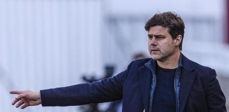 METZ, FRANCE - APRIL 24: PSG Head Coach Mauricio Pochettino gestures during the Ligue 1 match between FC Metz and Paris Saint-Germain at Stade Saint-Symphorien on April 24, 2021 in Metz, France. (Photo by Marcio Machado/Eurasia Sport Images/Getty Images)