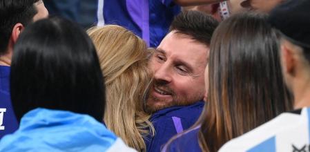 Messi se abraza a su madre tras ganar el mundial.&nbsp;
