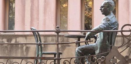 Estatua en el Casino de Manresa.