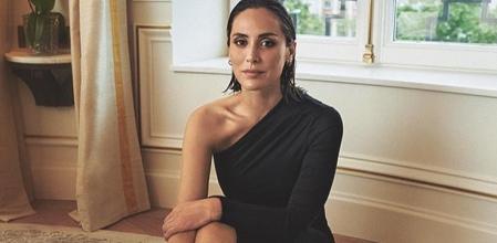 Tamara Falcó vestida de Gucci en una sesión de fotos