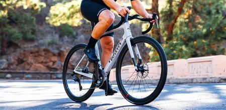 La firma ha optado por una integración total del cableado, que queda oculto a la vista para generar un aspecto mucho más atractivo.