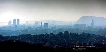 IMAGEN DE CONTAMINACION EN BARCELONA
