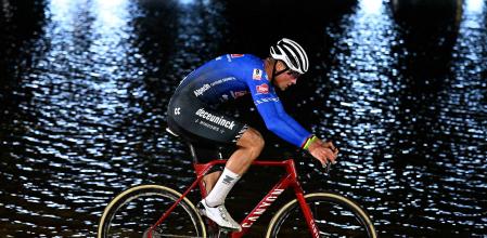 Van Der Poel está viviendo un momento muy dulce en el ciclocrós. Se encuentra en un momento de forma espectacular tras superar sus problemas de espalda.&nbsp;