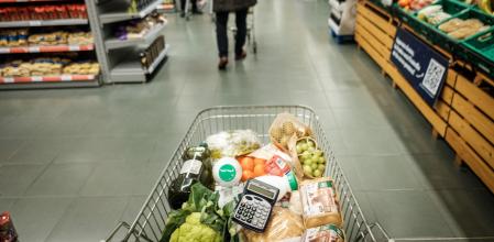 El carro de la compra.El Aaumento de hasta un 15% de los precios de los alimentos ha castigado a los hogares