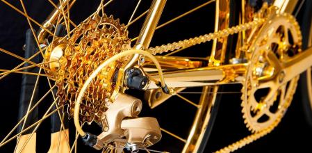 La firma Goldgenie, especializada en galvanizados en oro, es su creadora.