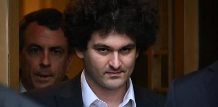 Bankman-Fried, a la salida del juzgado de Manhattan, este martes