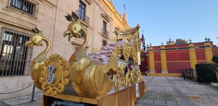 Las carrozas ya están listas para que comience el desfile de la Cabalgata de Reyes 2023 por la capital hispalense.
