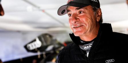 Carlos Sainz en el vivac de Riad