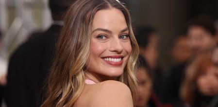 Margot Robbie en la alfombra roja de los Globos de Oro