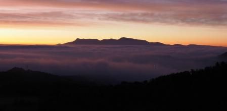 Amanecer de niebla en Orís.