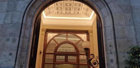 Vestíbulo en la avenida del Portal de l'Àngel de Barcelona.