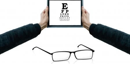 La presbicia o vista cansada impiden enfocar aquello que tenemos cerca.