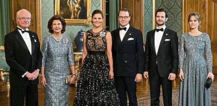 King Carl Gustaf, Queen Silvia, Crown Princess Victoria, Prince Daniel, Prince Carl Philip and Princess Sofia greet guests at the Sweden Dinner at the Royal Palace in Stockholm January 20, 2023. Photo: Pontus Lundahl / TT / kod 10050 *** Local Caption *** .