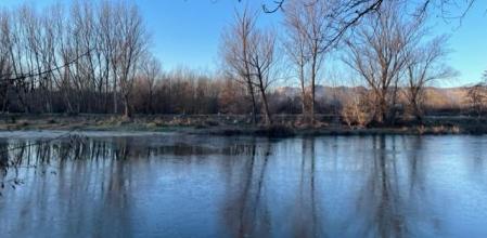 El Ter helado a su paso por Torelló.