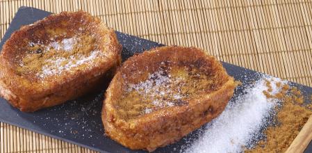 Torrijas de canela y almíbar