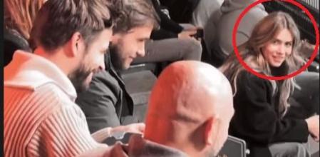 Clara Chía en el palco junto a Piqué.