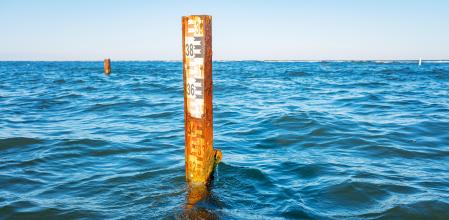 Observation of the water level scale to prevent floods and disasters