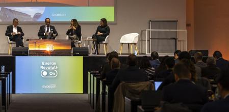 Climent, Lacruz, Navarro y Orozco, ayer en la mesa redonda