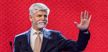 Prague (Czech Republic), 28/01/2023.- Czech Republic's President-elect Petr Pavel talks to journalists after announcement of the preliminary results during the runoff vote in Czech presidential election at his election headquartes in Prague, Czech Republic, 28 January 2023. Pavel defeated former Czech Prime Minister Andrej Babis in the second round and became the Czech Republic's third president directly elected by citizens. Pavel received 58.32 per cent of votes compared to 41.67 per cent for Babis, the statistics office in Prague reported. (República Checa, Praga) EFE/EPA/MARTIN DIVISEK