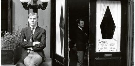 ANDY WARHOL 1958c. - Serendipity Andy Warhol front of store.jpeg